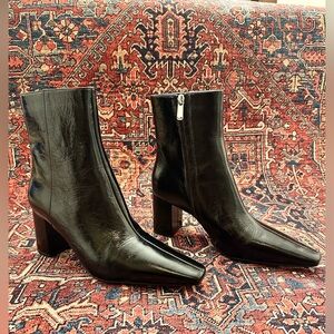 MICHAEL KORS
Elise Leather Ankle Boot